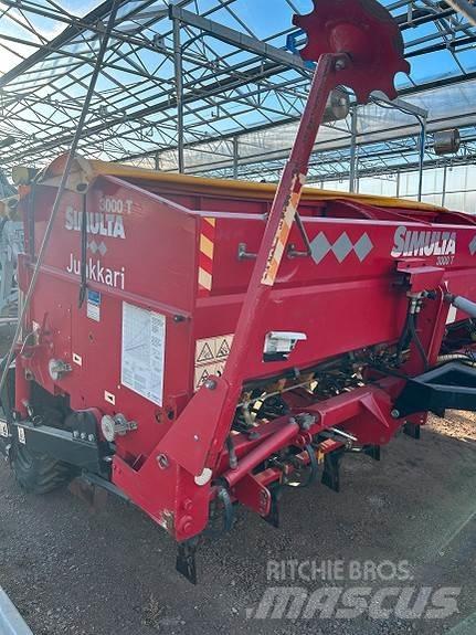 Junkkari 3000T Mineral spreaders