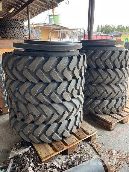 Kumho 10.00-20 Tyres, wheels and rims