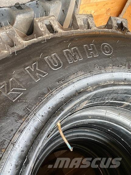 Kumho 10.00-20 Tyres, wheels and rims