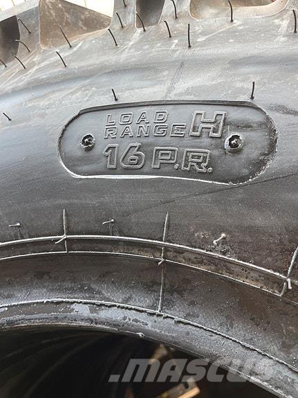 Kumho 10.00-20 Tyres, wheels and rims