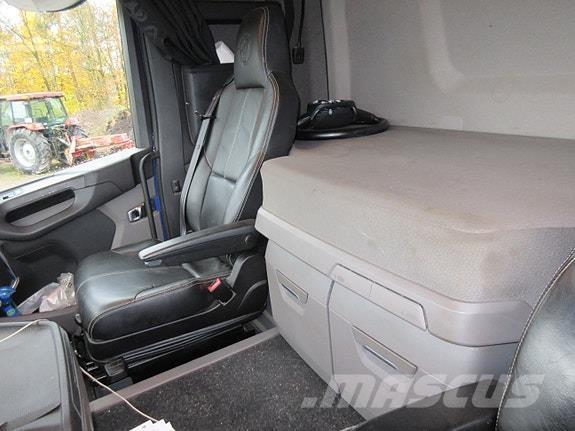 Scania R500 8x4*4 Cable lift demountable trucks