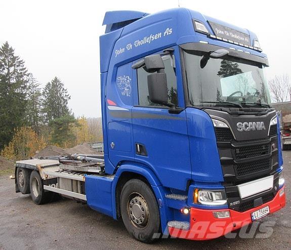 Scania R520 6x2*4 Cable lift demountable trucks