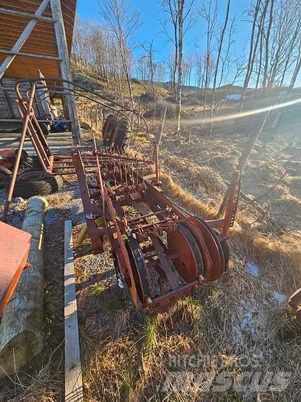  Sidevenderive Windrowers