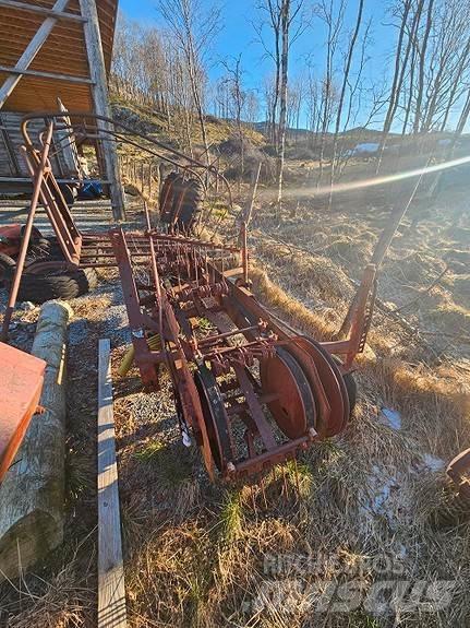  Sidevenderive Windrowers