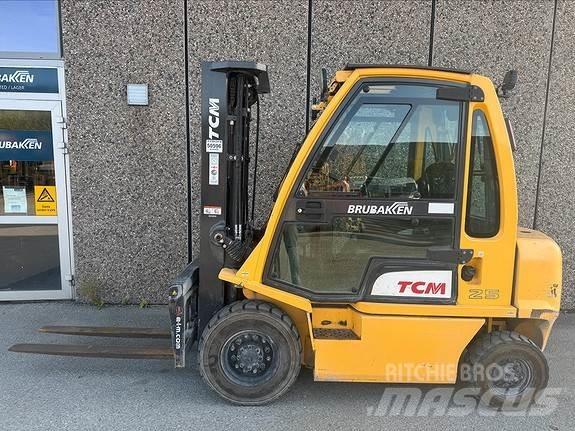 TCM FD25 Diesel trucks