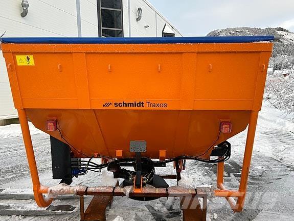  Traxos S15 VEP-490 Sand and salt spreaders