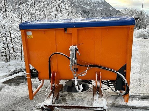  Traxos S15 VEP-490 Sand and salt spreaders