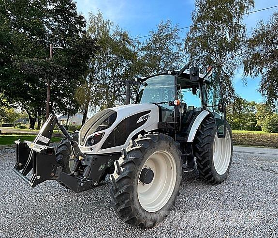 Valtra A114 Tractors