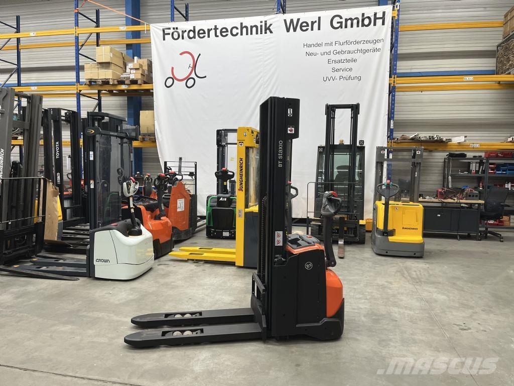 BT SWE 120 L Pedestrian stacker