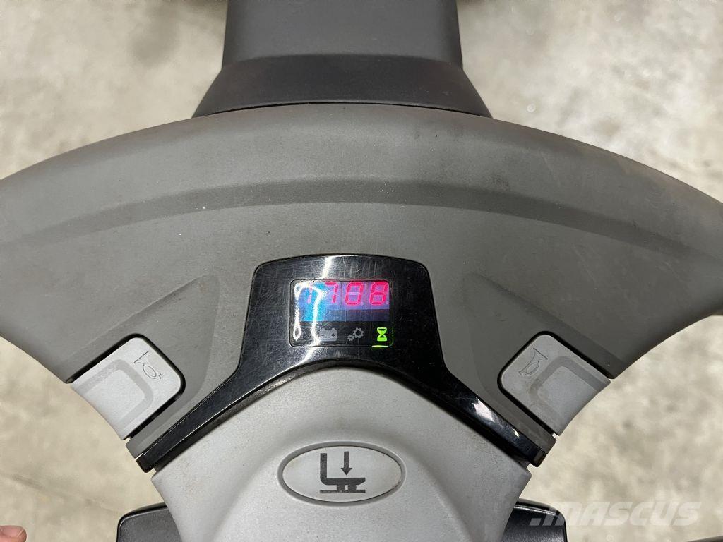 BT SWE 120 L Pedestrian stacker