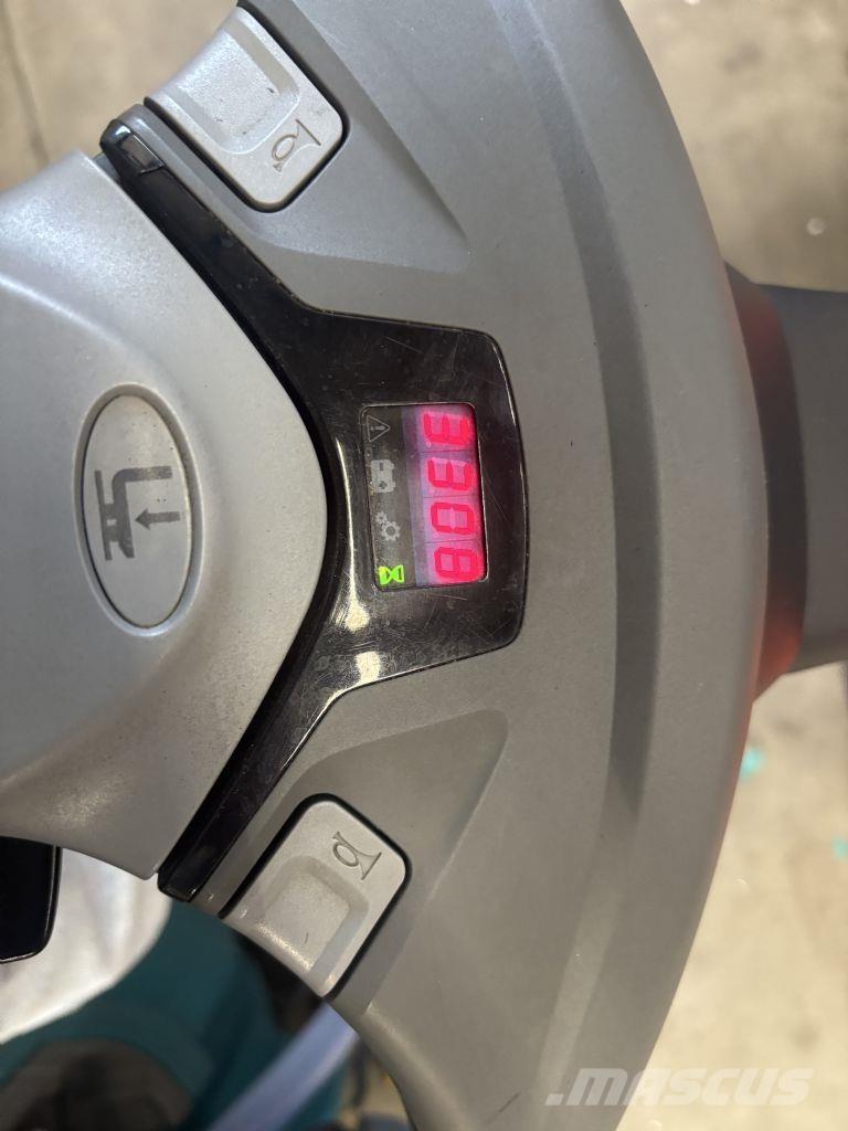 BT SWE120L Pedestrian stacker