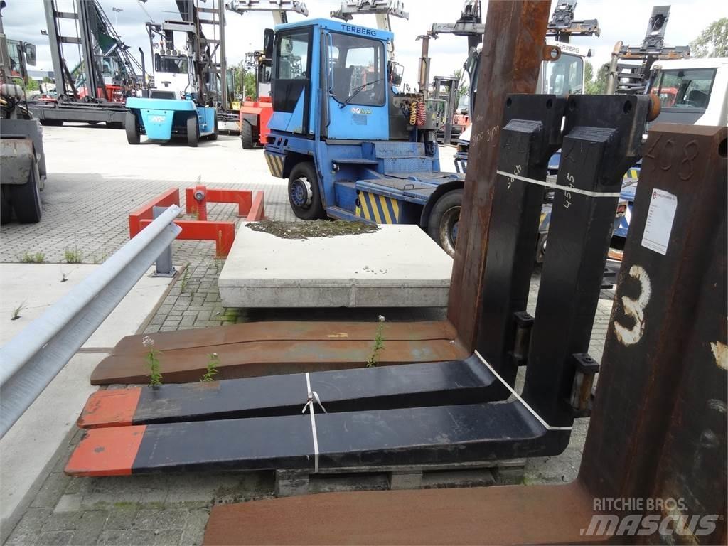 Kalmar DCG330-12 Diesel trucks