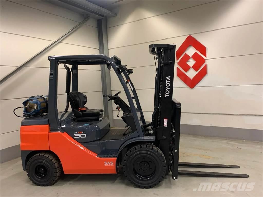 Toyota 02-8FGF30 LPG trucks