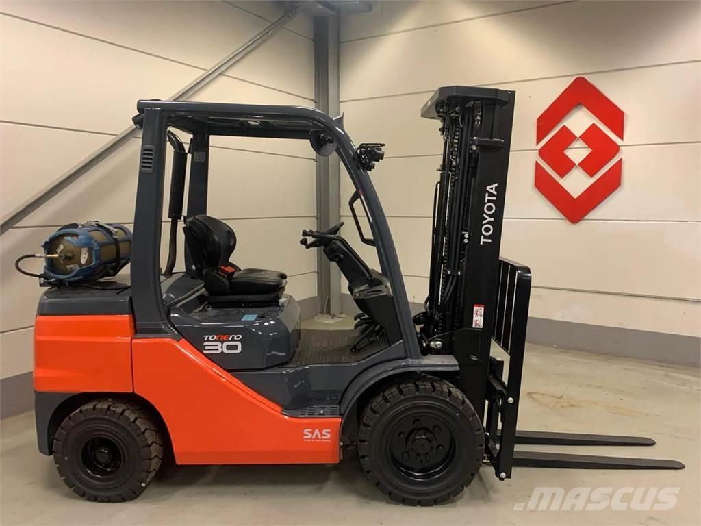 Toyota 02-8FGF30 LPG trucks