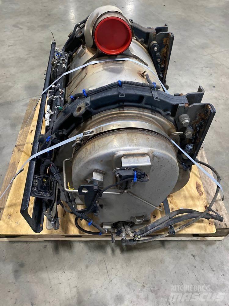 Mack MP8 Transportation - Others