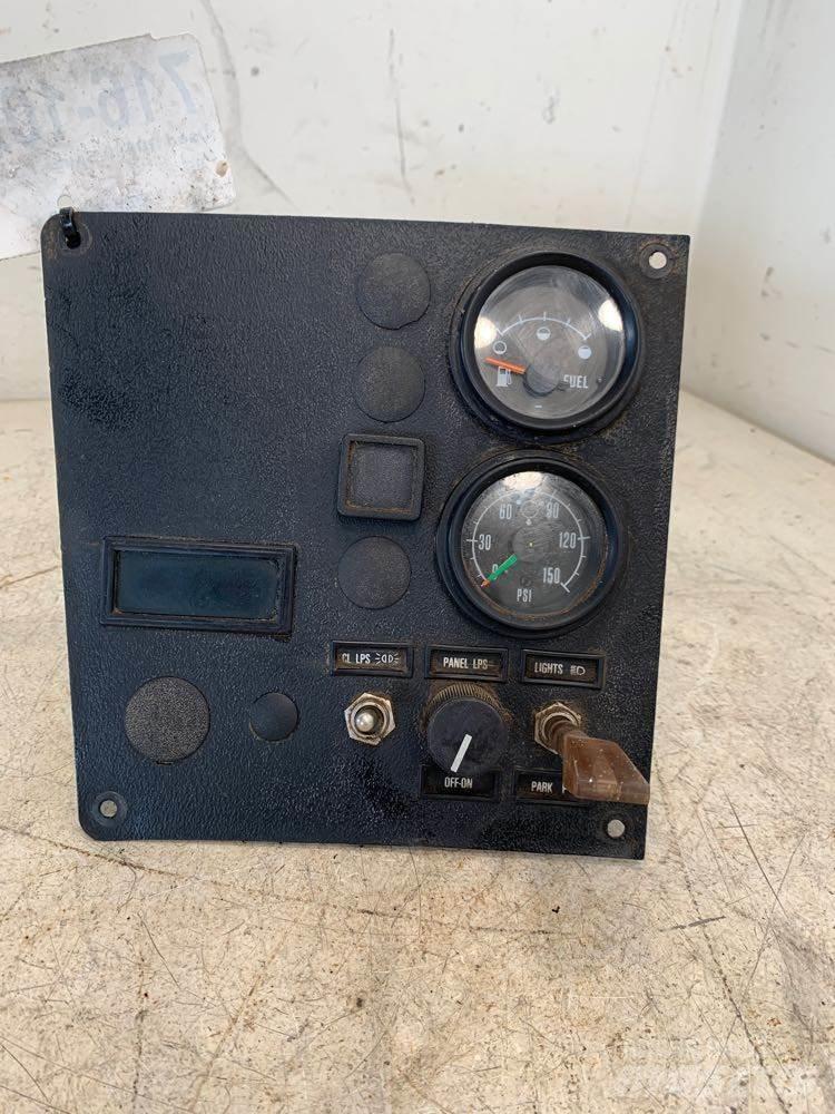 Mack RD680 Electronics
