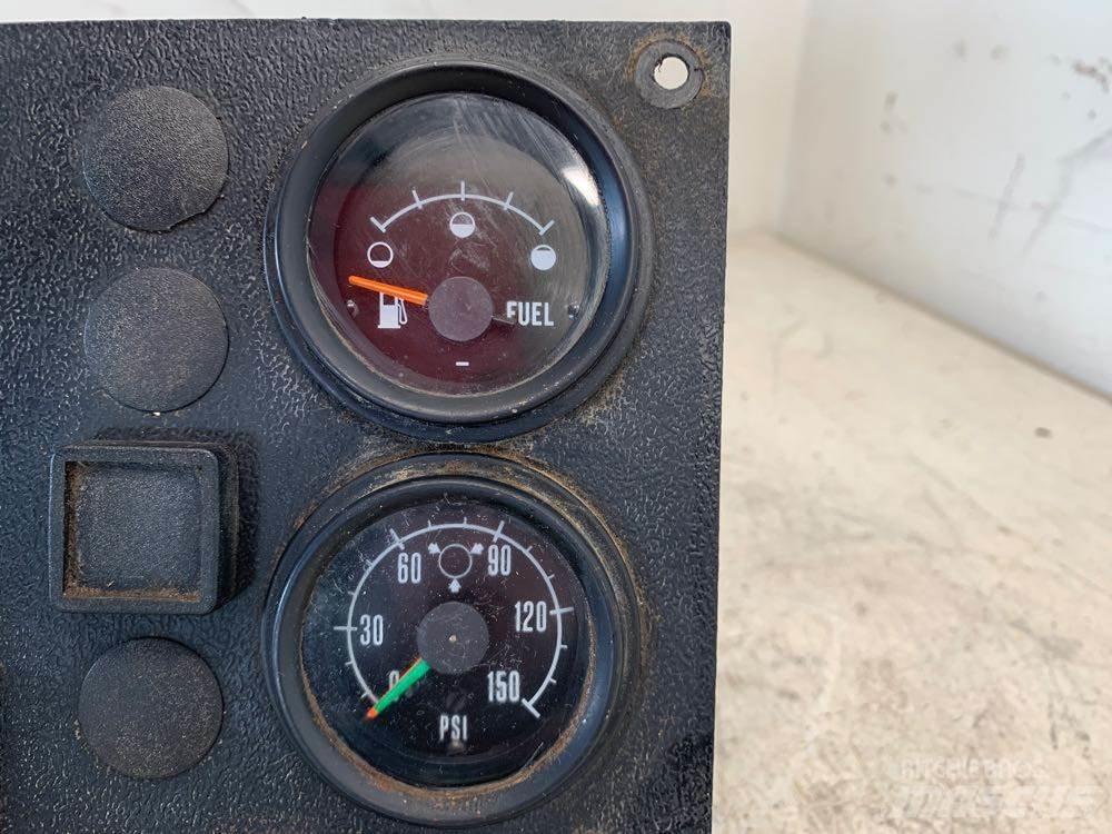 Mack RD680 Electronics