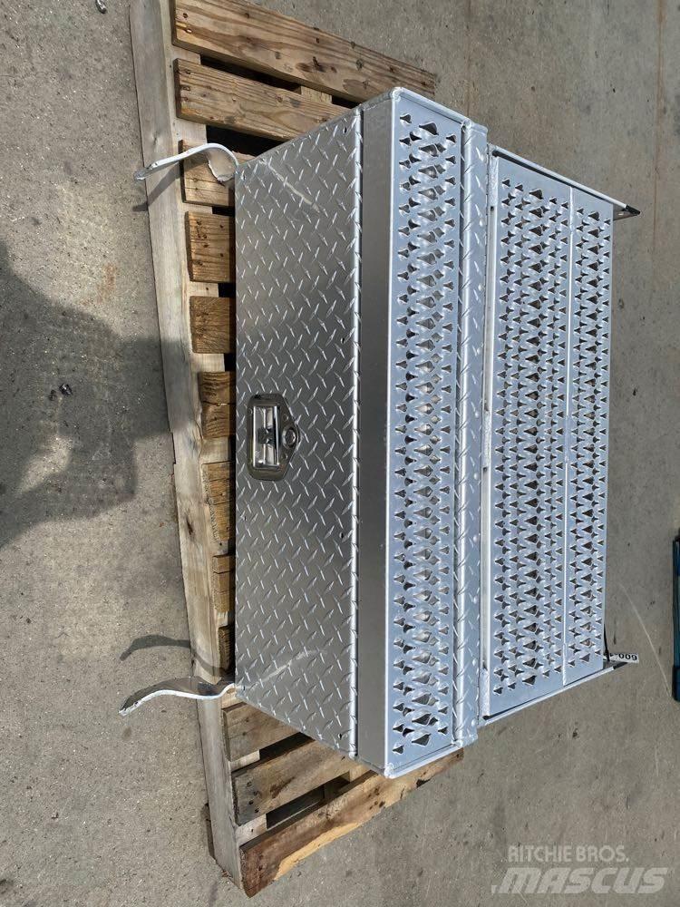 Peterbilt  Transportation - Others