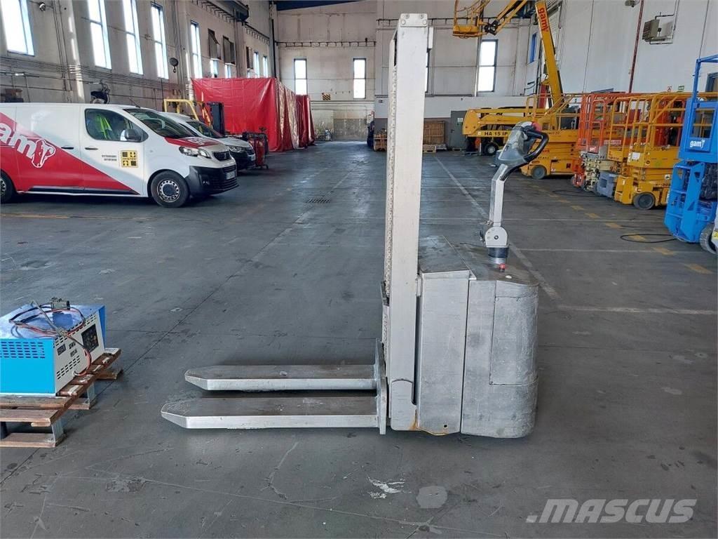 BT SWE120I Hand pallet stackers