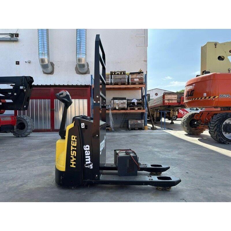 Hyster P2.0 Hand pallet stackers