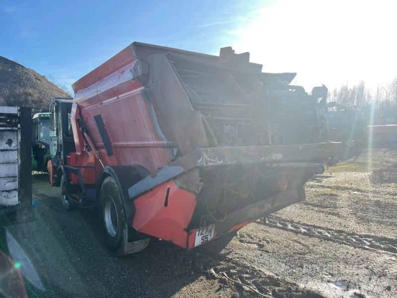 Kuhn SP 14 Mixer feeders