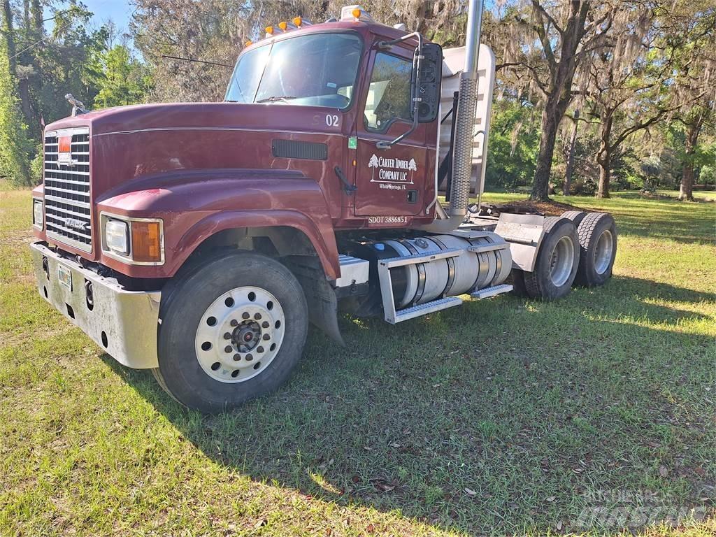Mack CHU613 Tractor Units