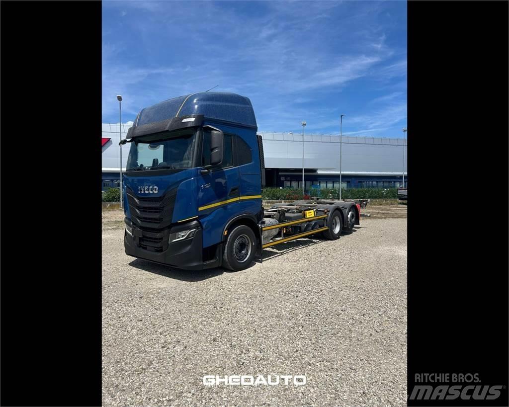 Iveco AS260S48S Box body trucks