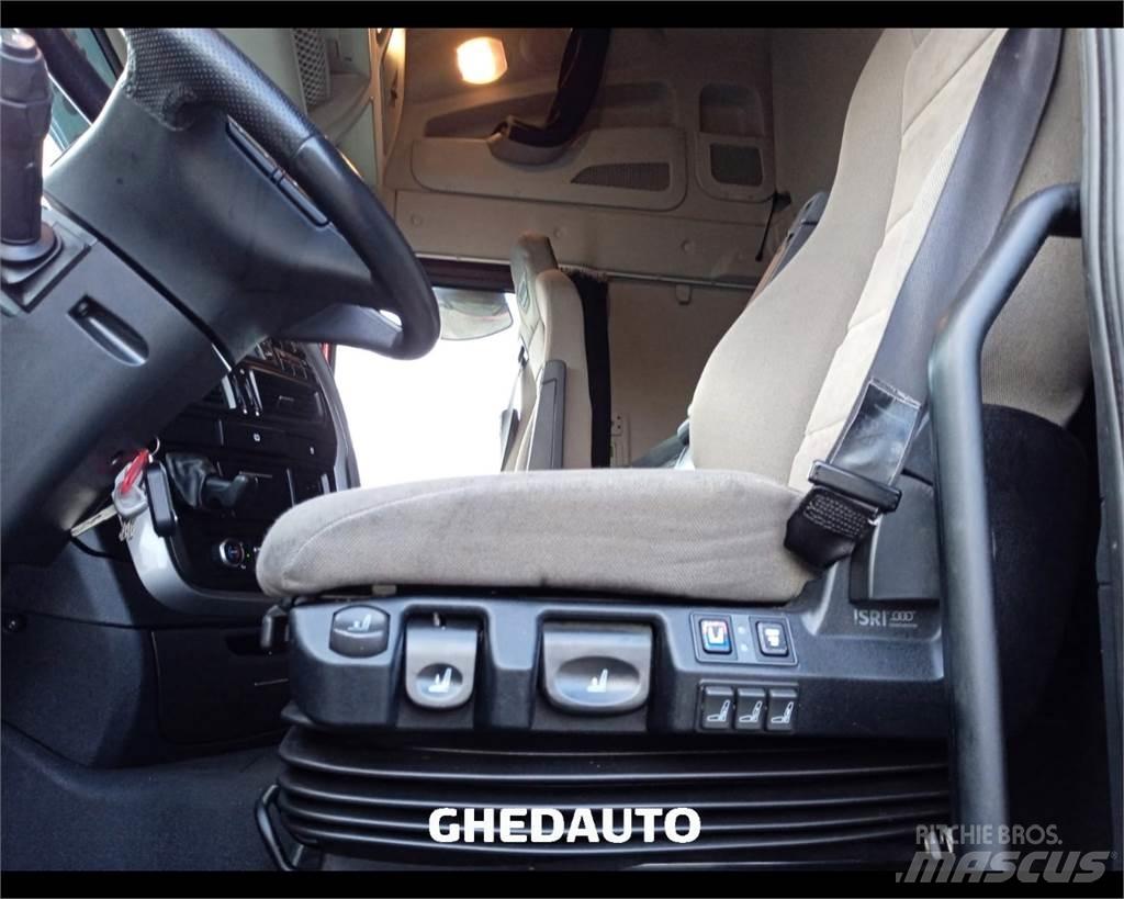 Iveco AS440S48T/P Box body trucks