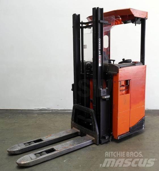 BT SRE135 Self propelled stackers