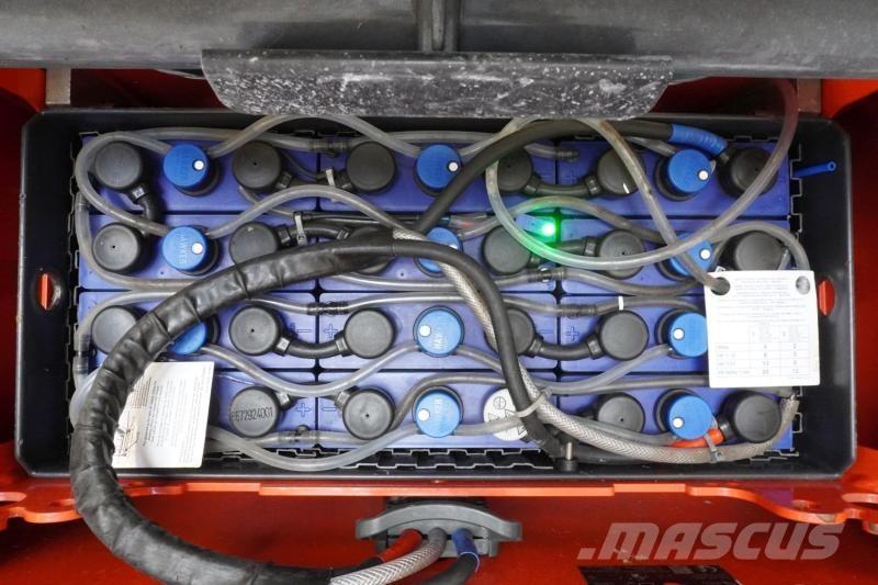 Linde D 12 133 Self propelled stackers