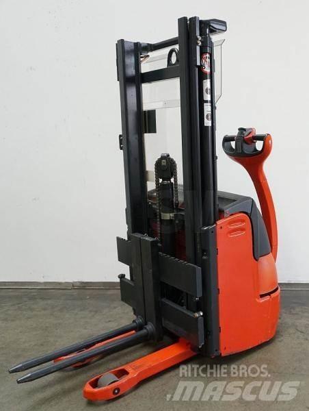 Linde L 10 379 Self propelled stackers