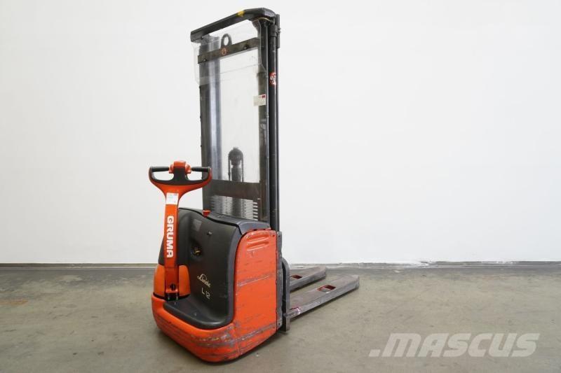 Linde L 12 379 Self propelled stackers