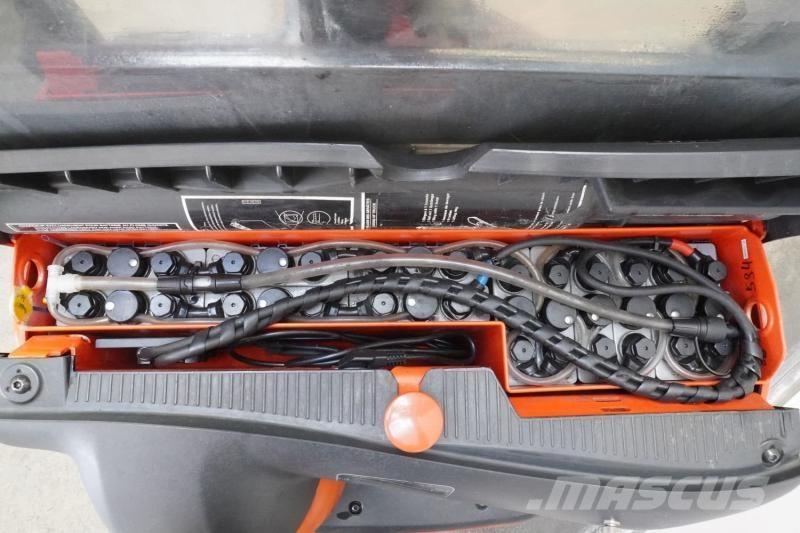 Linde L 12 379 Self propelled stackers