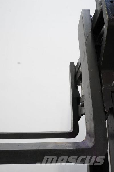 OM Xi 14 Reach trucks