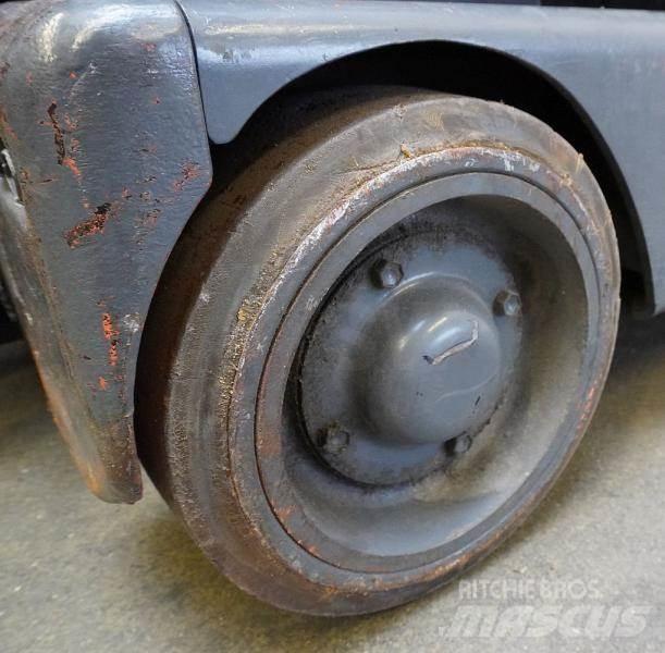 Toyota 6FBRE12 Reach trucks