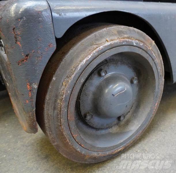 Toyota 6FBRE12 Reach trucks