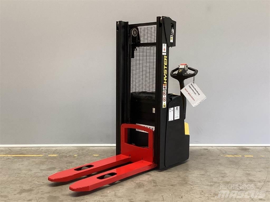 Hyster S1.0 Pedestrian stacker