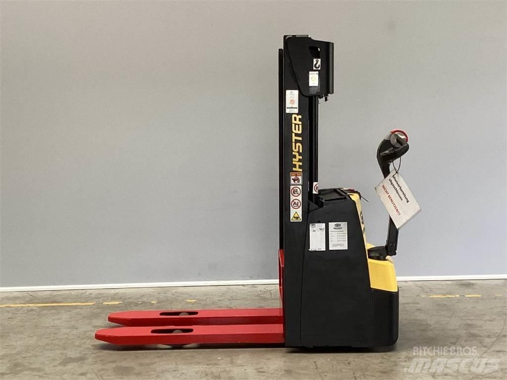 Hyster S1.0 Pedestrian stacker