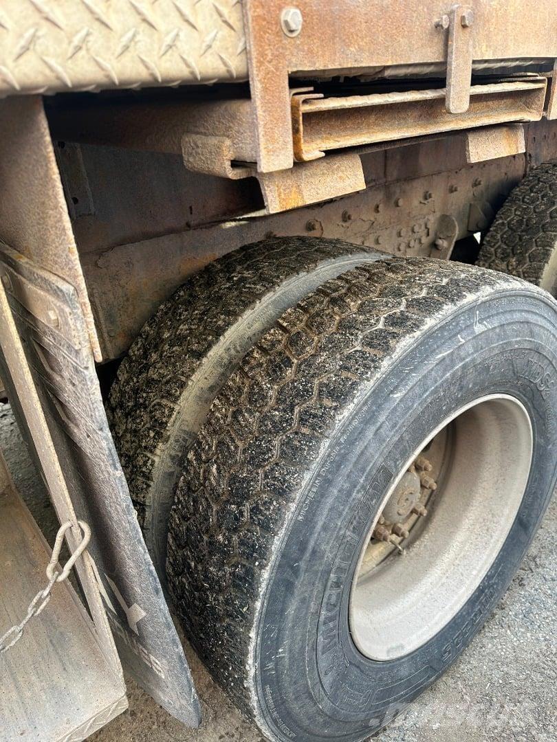 National 1500 Crane trucks