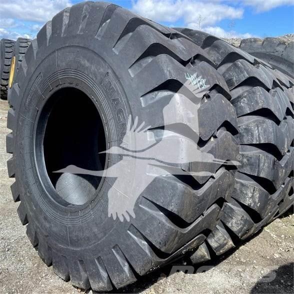  MAGNA 23.5X25 Tyres, wheels and rims