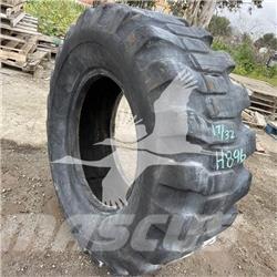 Titan 17.5x25 Tyres, wheels and rims