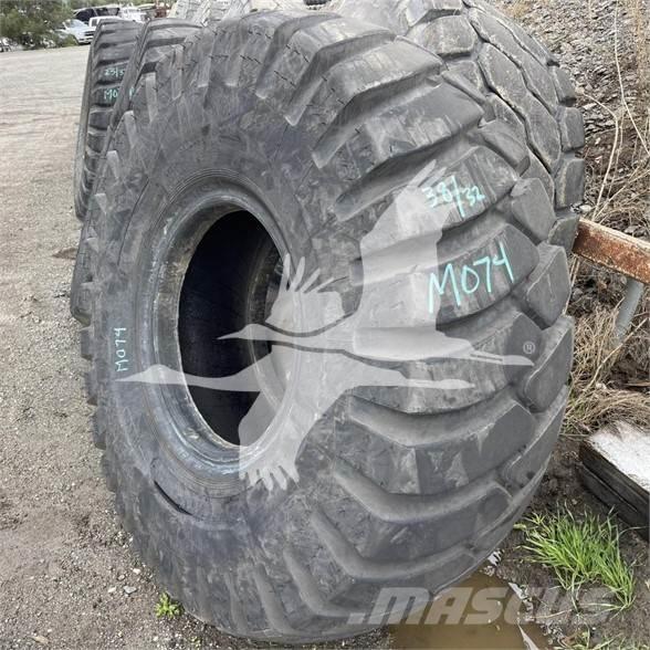 Titan 23.5x25 Tyres, wheels and rims