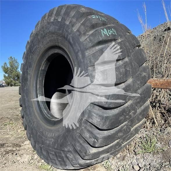 Titan 23.5x25 Tyres, wheels and rims