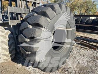 Titan 26.5x25 Tyres, wheels and rims