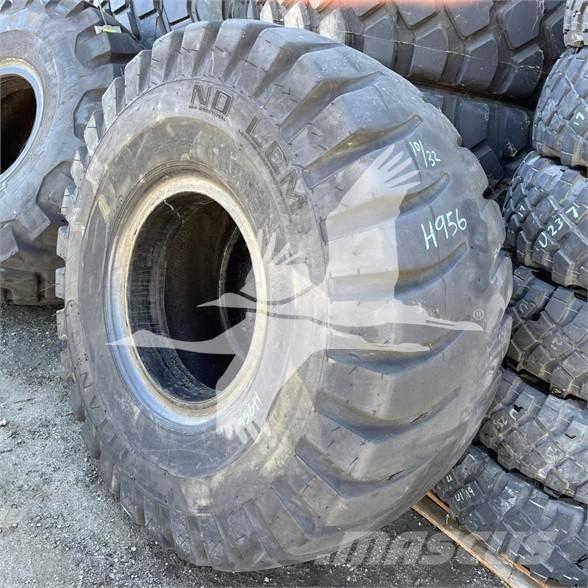 Titan 26.5x25 Tyres, wheels and rims