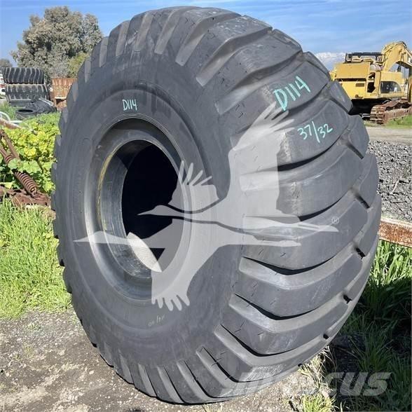 Titan 29.5x25 Tyres, wheels and rims
