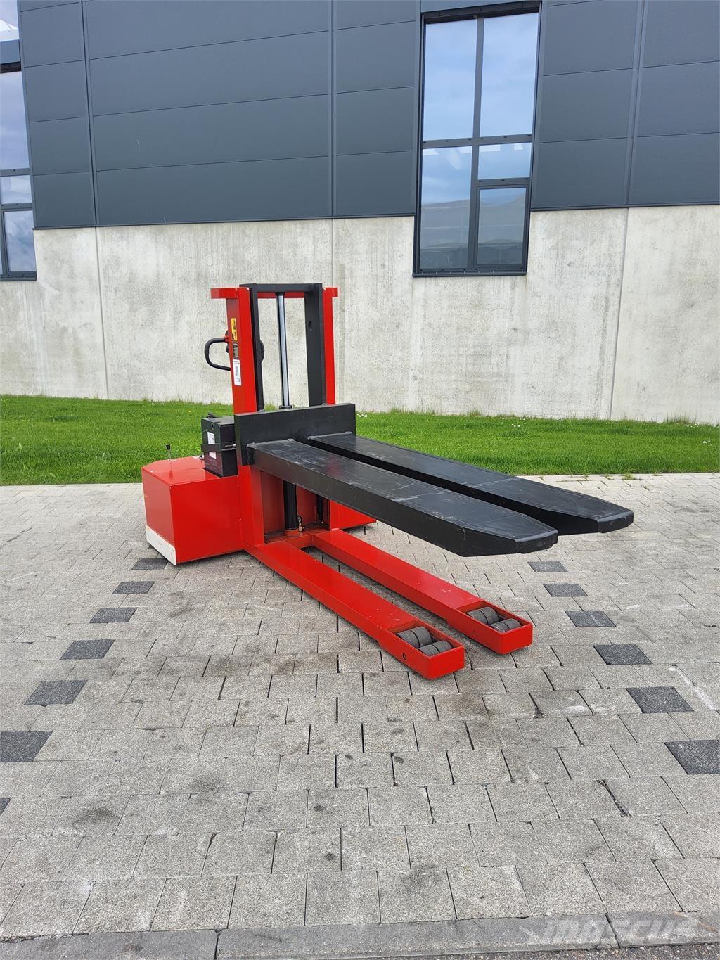 Baka 1706-1530 C Pedestrian stacker