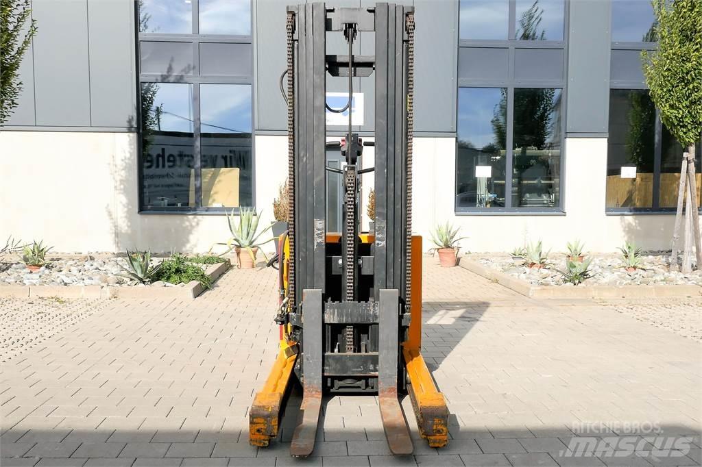 Baka EGS 1,5-44 Pedestrian stacker