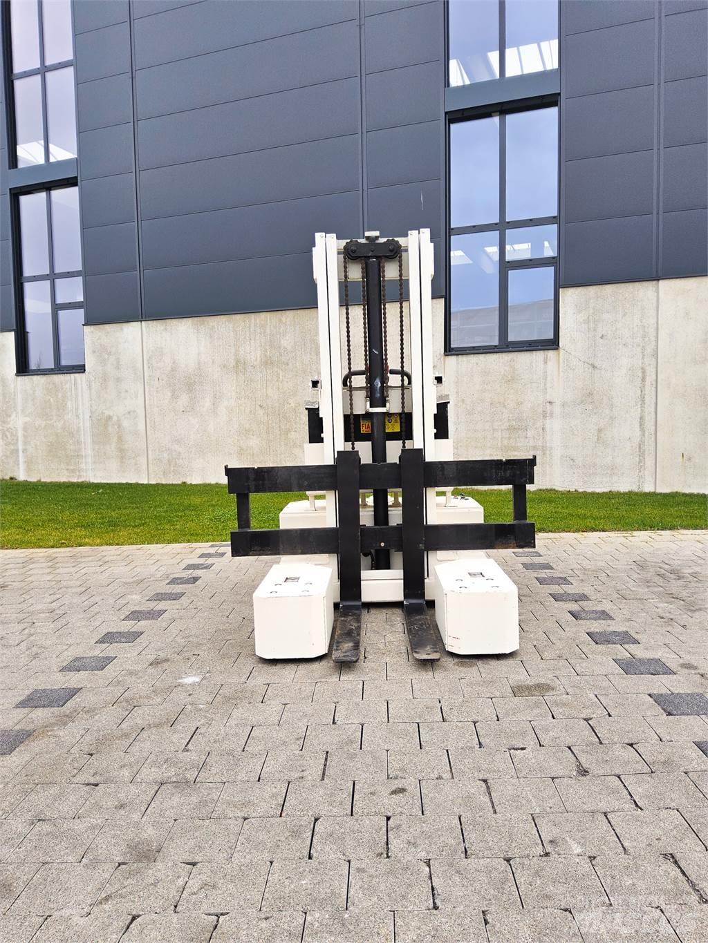 Baka FGY 3000 Pedestrian stacker