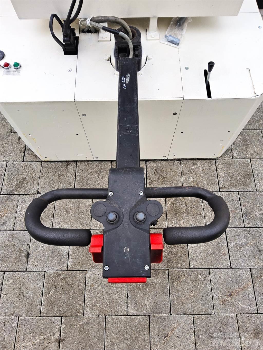 Baka FGY 3000 Pedestrian stacker
